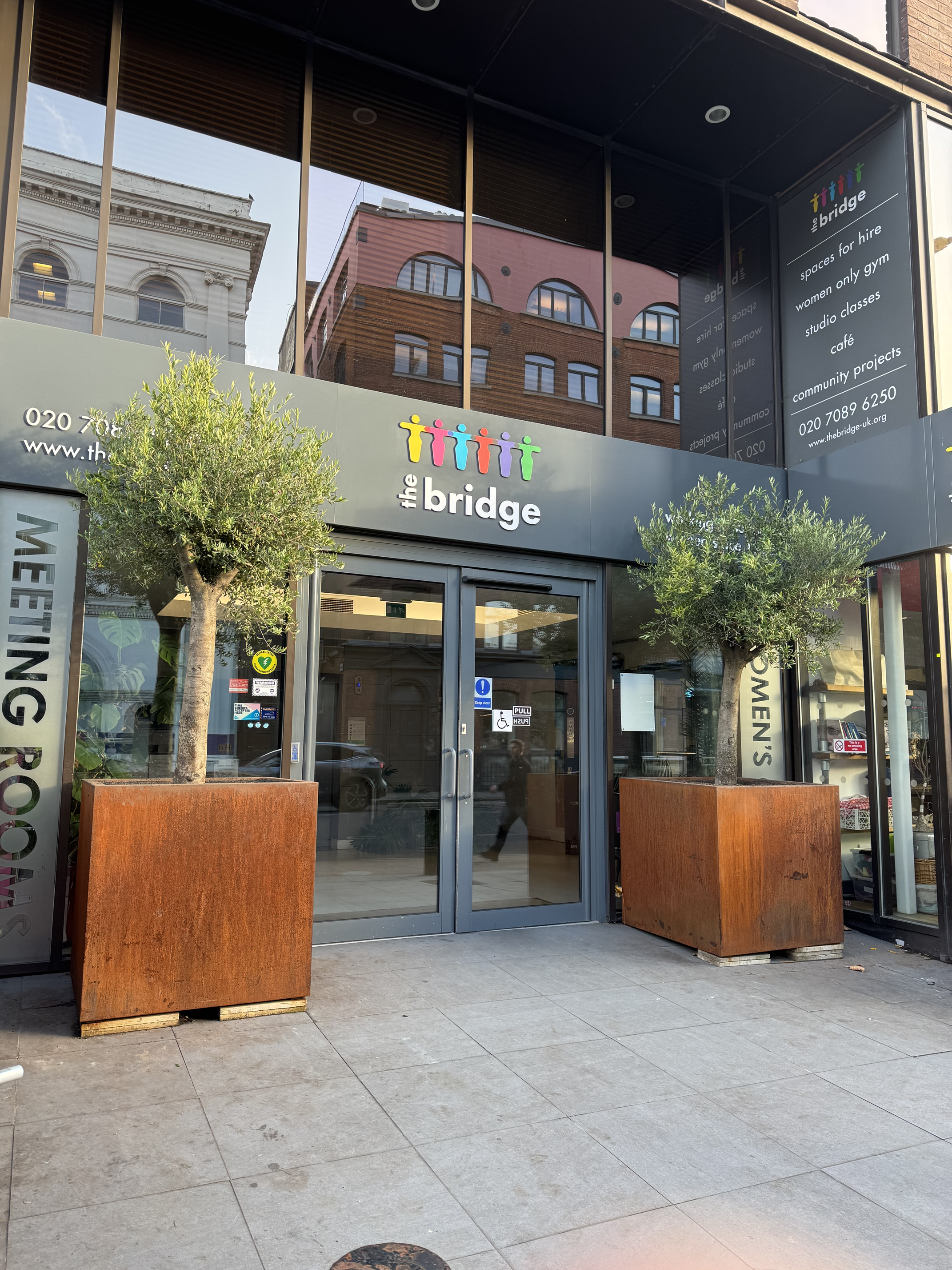 London Bridge Feet By Pody Entrance London Bridge Feet By Pody